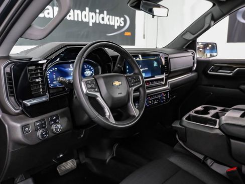 Used 2024 Chevrolet Silverado 1500 LT w/ Z71 Off-Road Package image 10