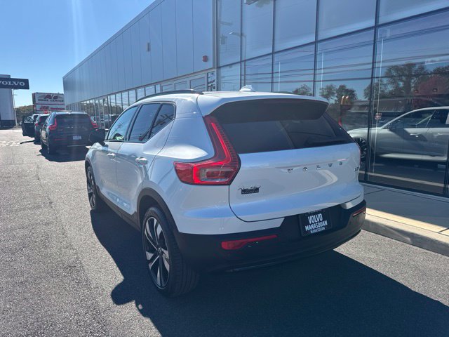 Used 2026 Volvo XC40 B5 Plus AWD/4WD image 3