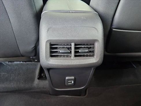 Used 2024 GMC Terrain SLE FWD image 16