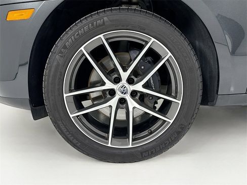 Certified 2025 Porsche Macan image 33