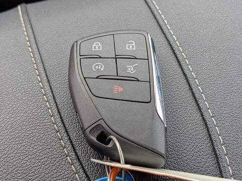 Used 2025 Chevrolet Traverse LT FWD image 35