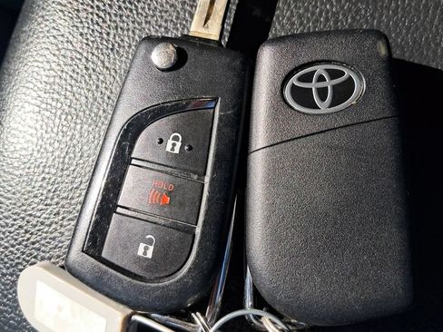 Used 2019 Toyota RAV4 LE AWD/4WD image 28