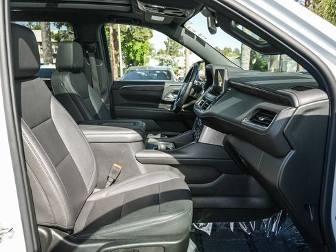 Used 2023 Chevrolet Suburban LT w/ Luxury Package RWD image 16