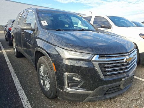 Used 2022 Chevrolet Traverse LT image 3