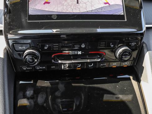 New 2025 Jeep Grand Cherokee Altitude image 19