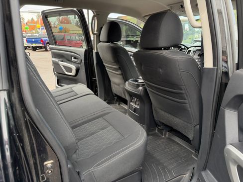 Used 2018 Nissan Titan SV w/ SV Convenience Package image 13