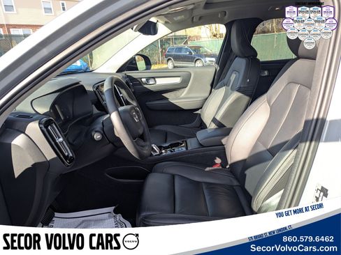 Certified 2024 Volvo XC40 B5 Ultimate w/ Climate Package image 7
