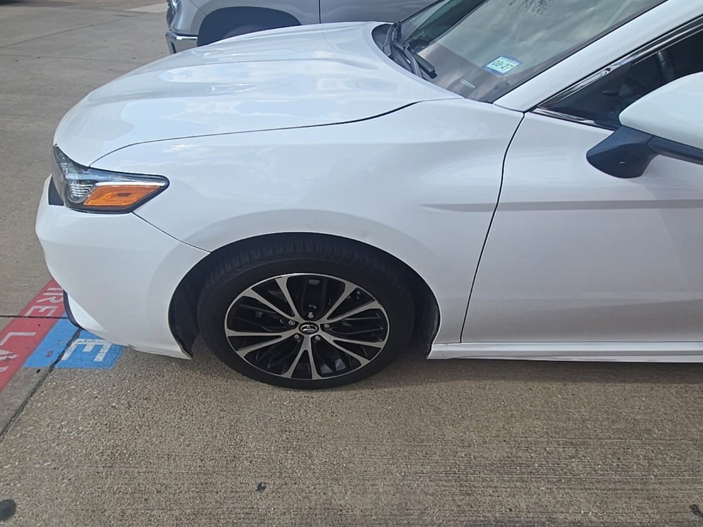 Used 2019 Toyota Camry SE FWD image 2