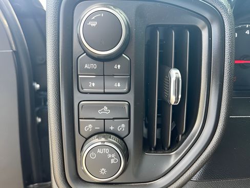Used 2019 Chevrolet Silverado 1500 Custom Trail Boss w/ Custom Convenience Package AWD/4WD image 21