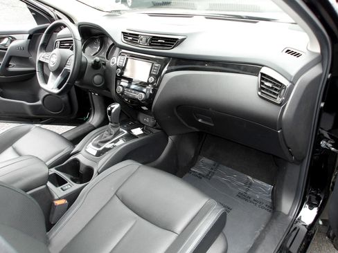 Used 2022 Nissan Rogue Sport SL w/ Premium Package image 13