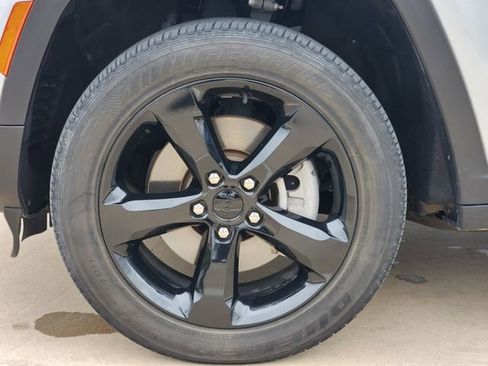 Used 2024 Jeep Grand Cherokee L Laredo image 7