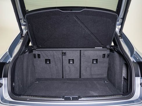 Certified 2025 Porsche Macan image 27