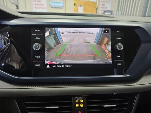 Used 2024 Volkswagen Taos SE w/ MDO Package image 21