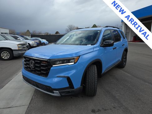Used 2025 Honda Pilot TrailSport image 4