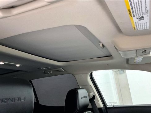 Used 2022 GMC Acadia Denali w/ Denali Ultimate Package FWD image 21