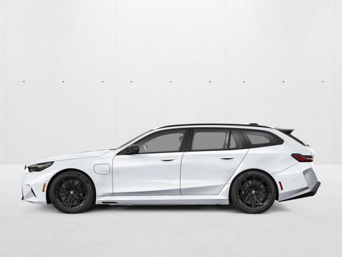 New 2027 BMW M5 Touring AWD/4WD image 3