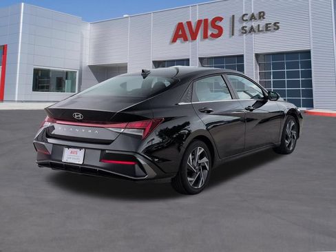 Used 2025 Hyundai Elantra SEL FWD image 6