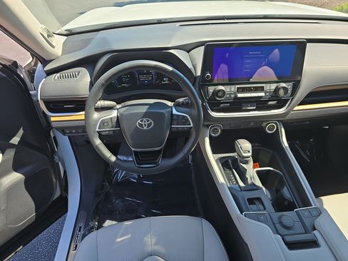 Used 2025 Toyota Grand Highlander AWD Hybrid image 16