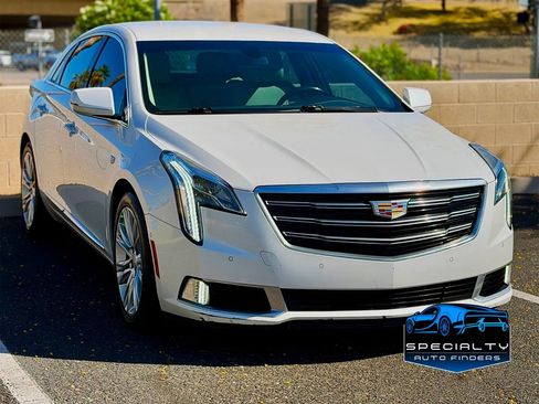 Used 2019 Cadillac XTS Luxury image 3