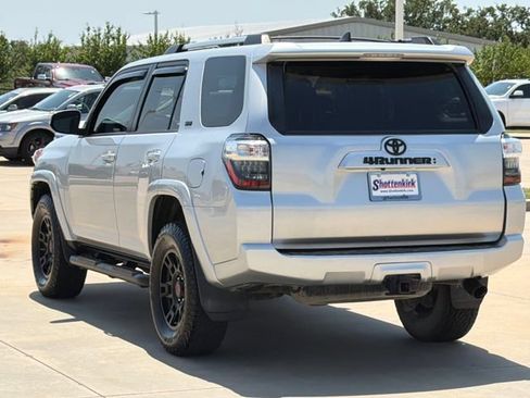 Used 2021 Toyota 4Runner SR5 Premium w/ Moonroof Package AWD/4WD image 5