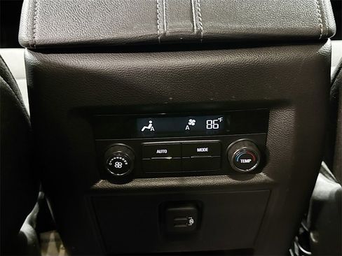 Used 2023 Chevrolet Traverse LT w/ Midnight/Sport Edition image 23