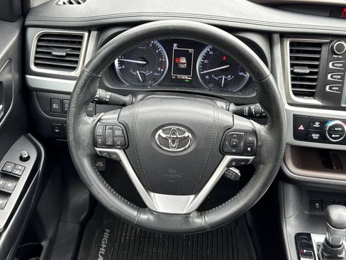 Used 2018 Toyota Highlander XLE FWD image 24