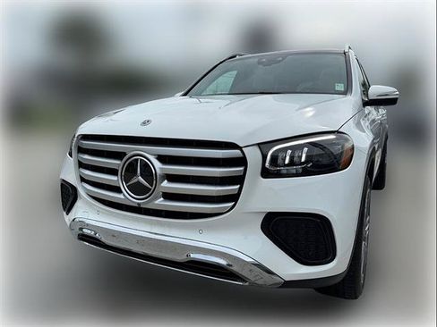 Used 2025 Mercedes-Benz GLS 450 4MATIC image 3