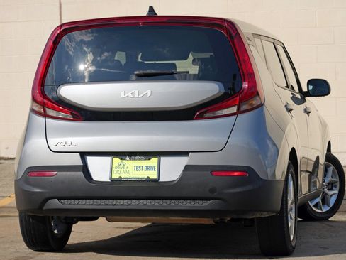 Used 2022 Kia Soul LX w/ Technology Package FWD image 4