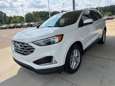 Certified 2022 Ford Edge SEL w/ Convenience Package image 3