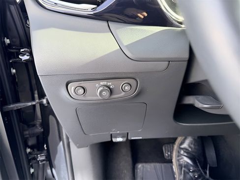 Used 2023 Buick Encore GX Select w/ Safety Package II image 23