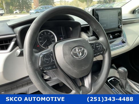 Used 2022 Toyota Corolla LE image 19
