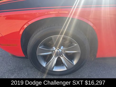 Used 2019 Dodge Challenger SXT RWD image 9