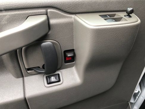 Used 2024 GMC Savana 2500 w/ Driver Convenience Package image 16