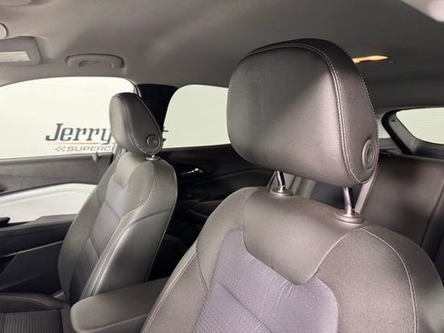 Used 2025 Chevrolet Trax LT image 11