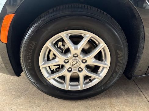 Used 2025 Chrysler Pacifica Select image 25