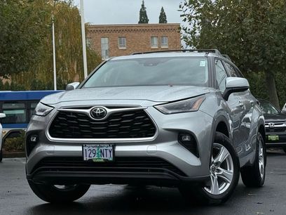 Certified 2022 Toyota Highlander LE