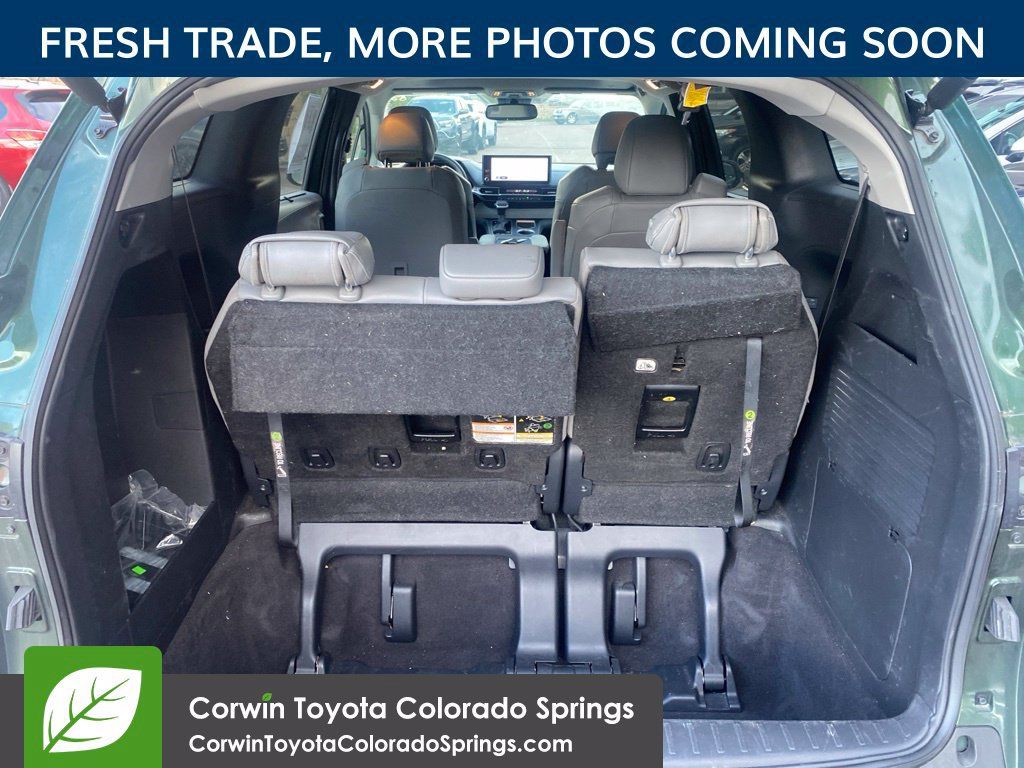 Used 2025 Toyota Sienna XLE AWD/4WD image 13