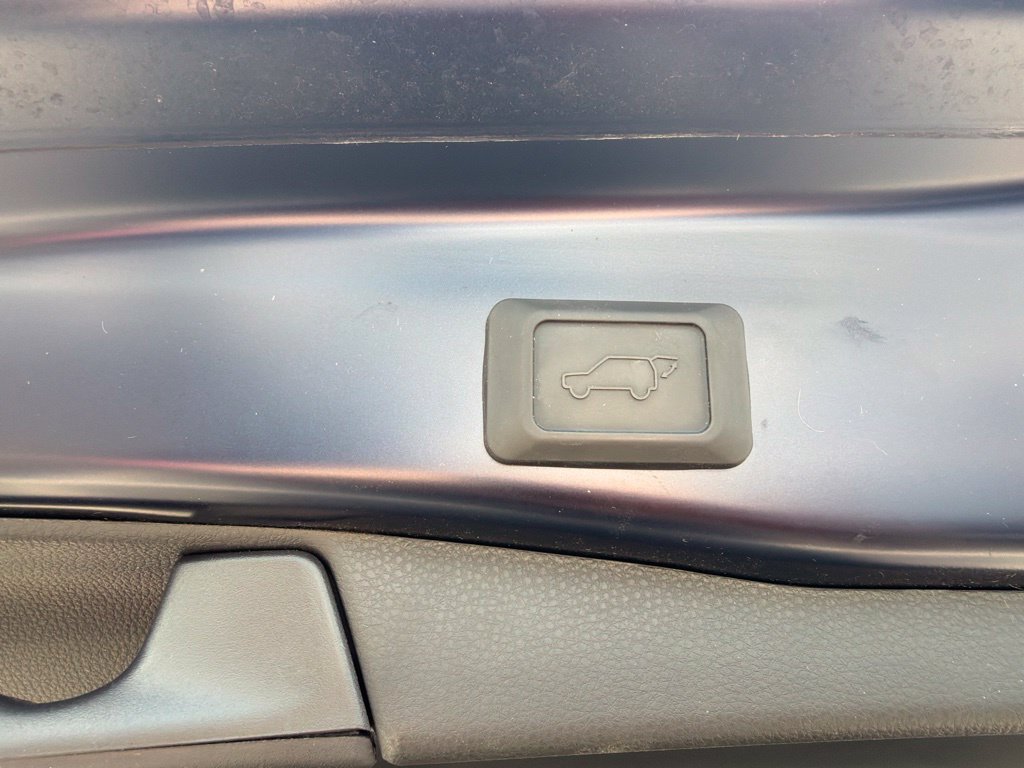 Used 2025 Toyota RAV4 XLE w/ Convenience Package FWD image 37