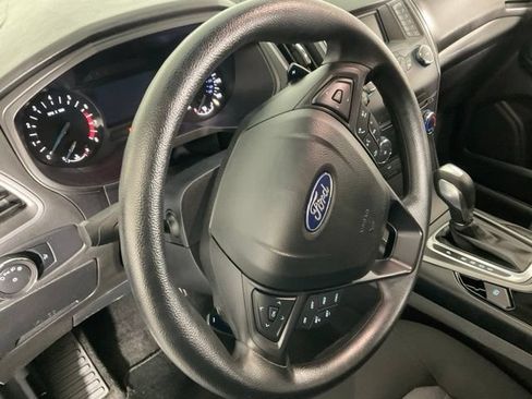 Used 2018 Ford Edge SE FWD image 22