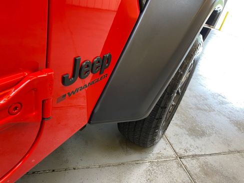 Used 2025 Jeep Wrangler Unlimited Sport AWD/4WD image 17