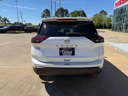 New 2026 Nissan Rogue SV FWD image 4