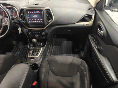 Used 2015 Jeep Cherokee Latitude w/ Cold Weather Group image 23