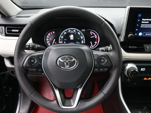 Used 2025 Toyota RAV4 XLE Premium FWD image 7