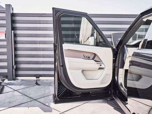 Used 2024 Land Rover Range Rover Long Wheelbase SE image 27