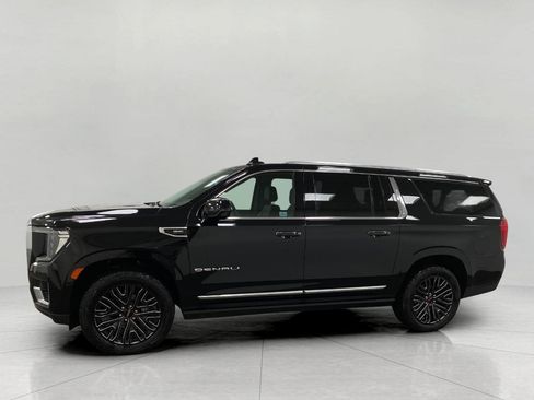 Used 2021 GMC Yukon XL Denali image 9