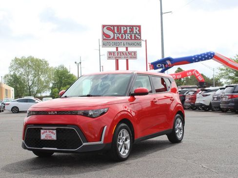 Used 2025 Kia Soul LX w/ LX Technology Package FWD image 6