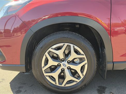 Used 2023 Subaru Forester Premium AWD/4WD image 17