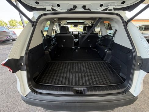 Used 2025 Toyota Grand Highlander AWD image 37