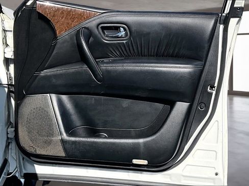 Used 2017 INFINITI QX80 4WD w/ Driver Assistance Package image 23