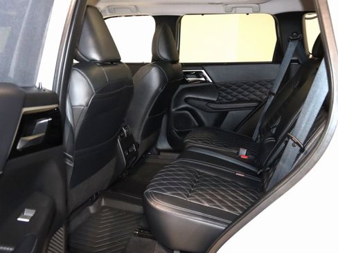 Used 2023 Mitsubishi Outlander SEL image 55